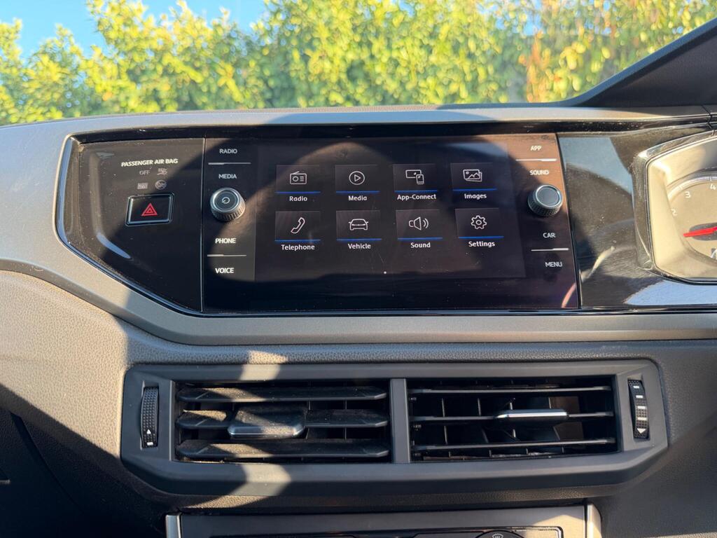 2020 Volkswagen Polo thumbnail 27