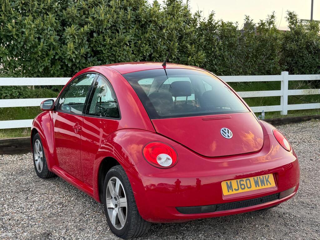 2010 Volkswagen Beetle thumbnail 9