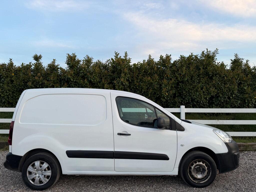 2017 Peugeot Partner thumbnail 12