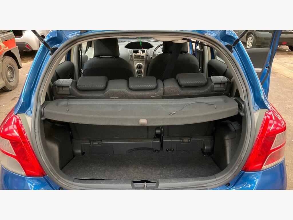 2010 Toyota Yaris thumbnail 7