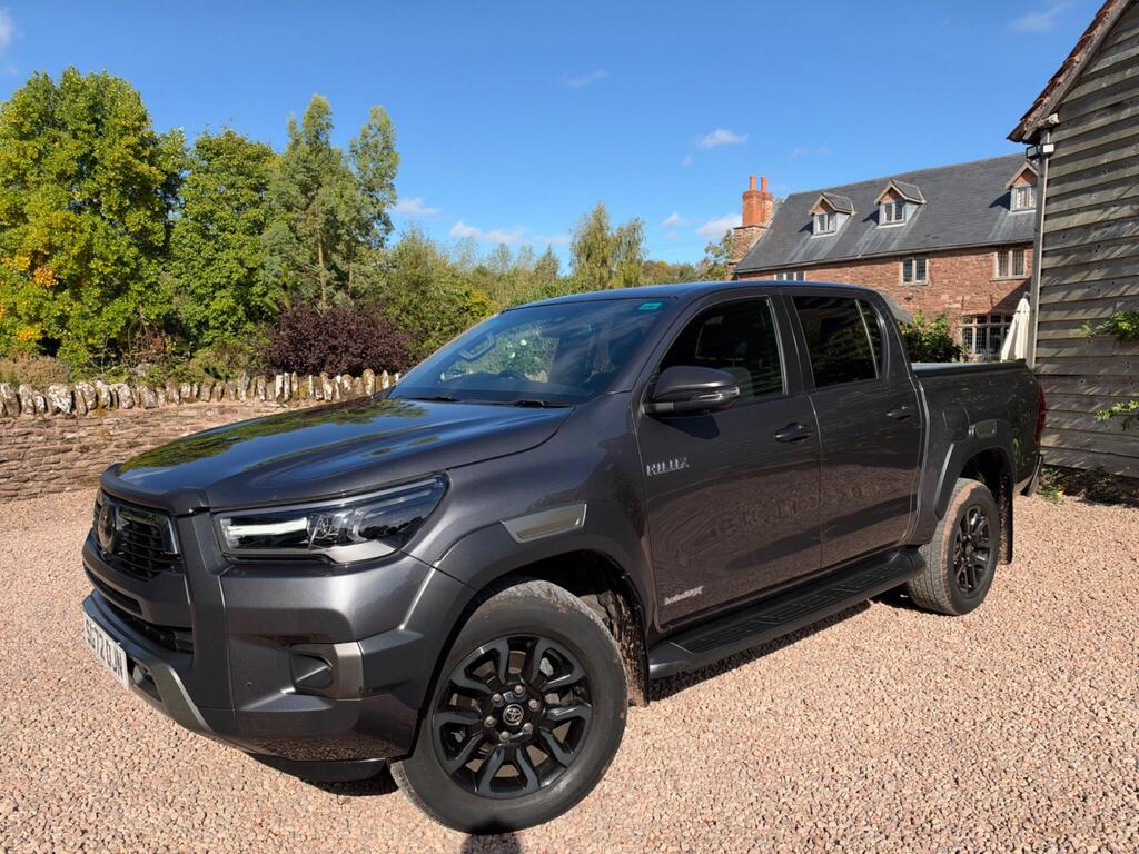 Toyota Hilux Pickup 2.8 D-4D Invincible X Auto 4WD Euro 6 (s/s) 4dr