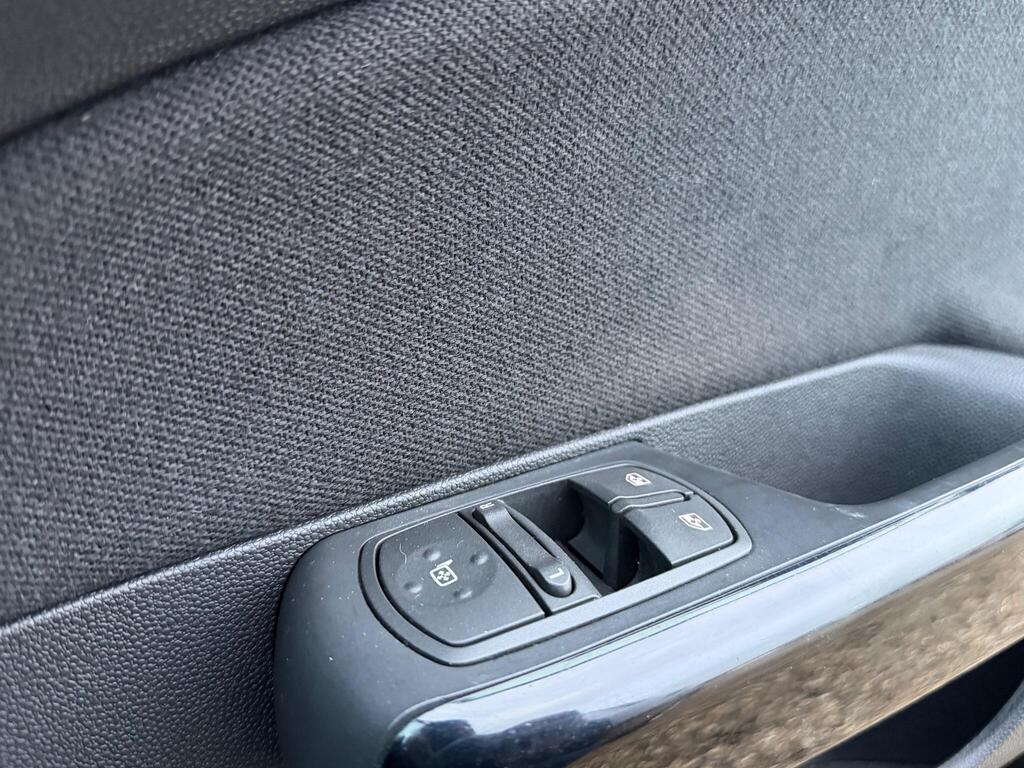 2014 Vauxhall Corsa thumbnail 21