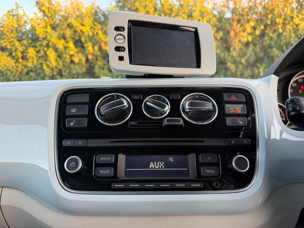 2013 Volkswagen up! thumbnail 25