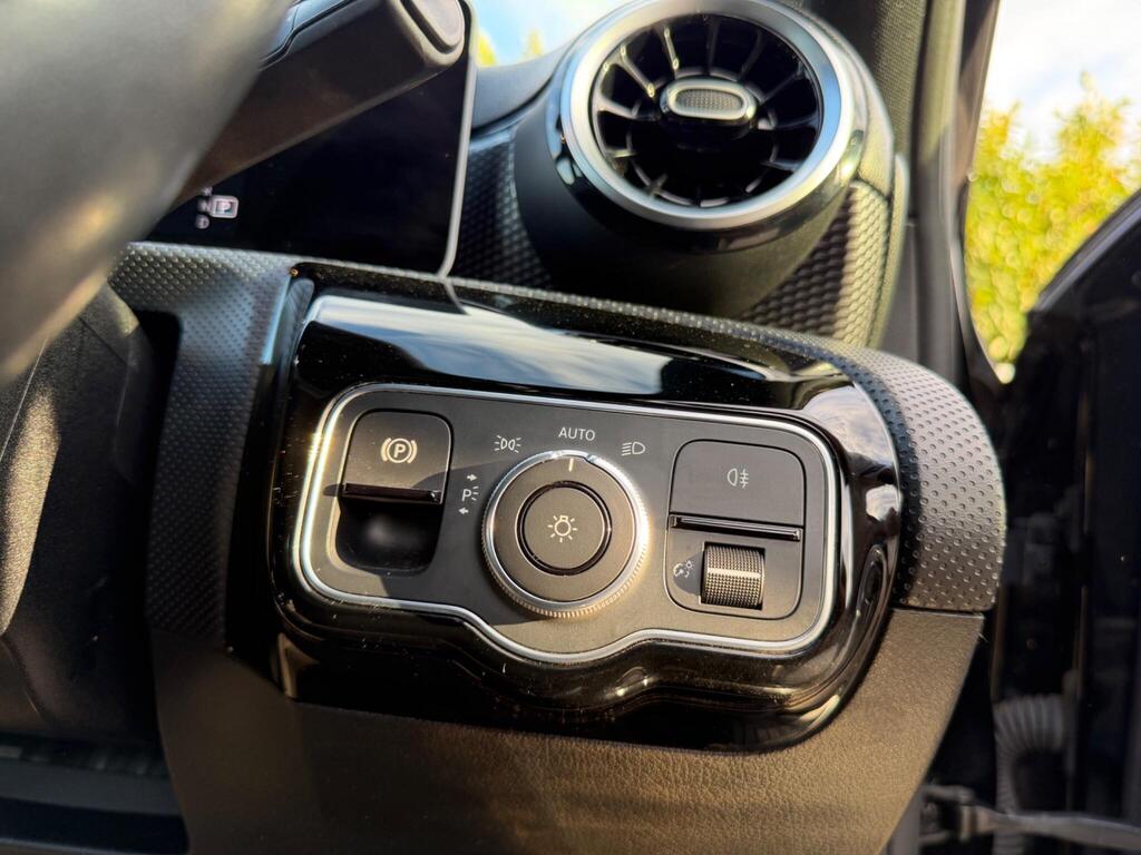 2018 Mercedes-Benz A Class thumbnail 21