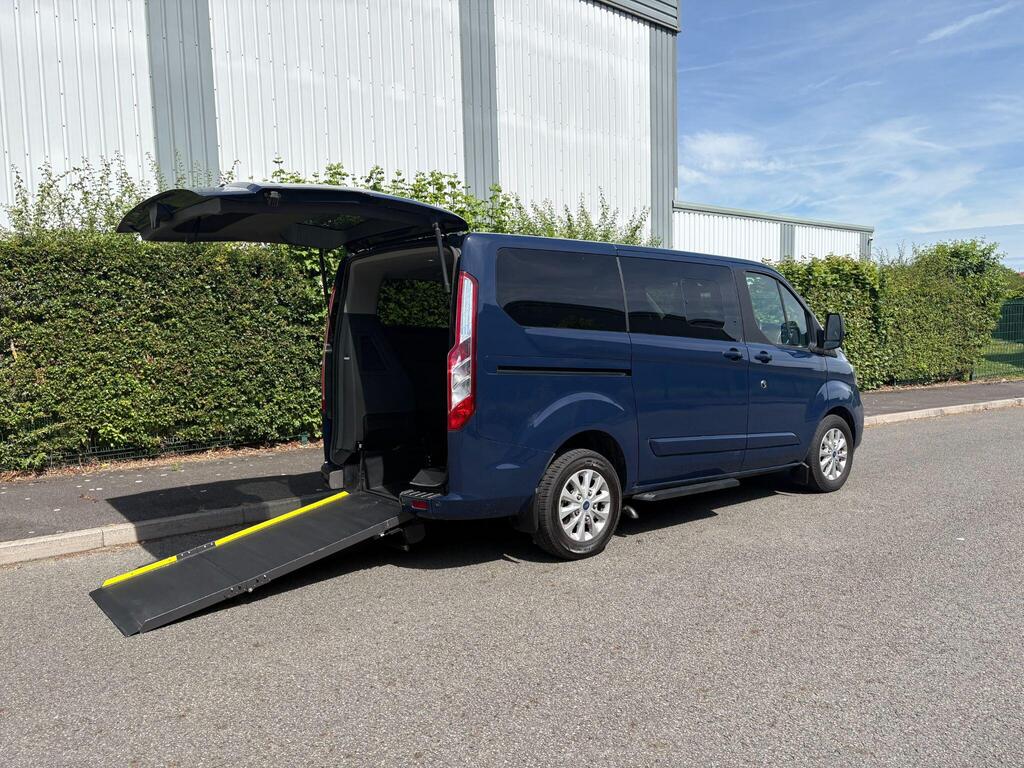 Ford Tourneo Custom Minibus 2.0 320 EcoBlue Titanium Auto L1 Euro 6 (s/s) 5dr