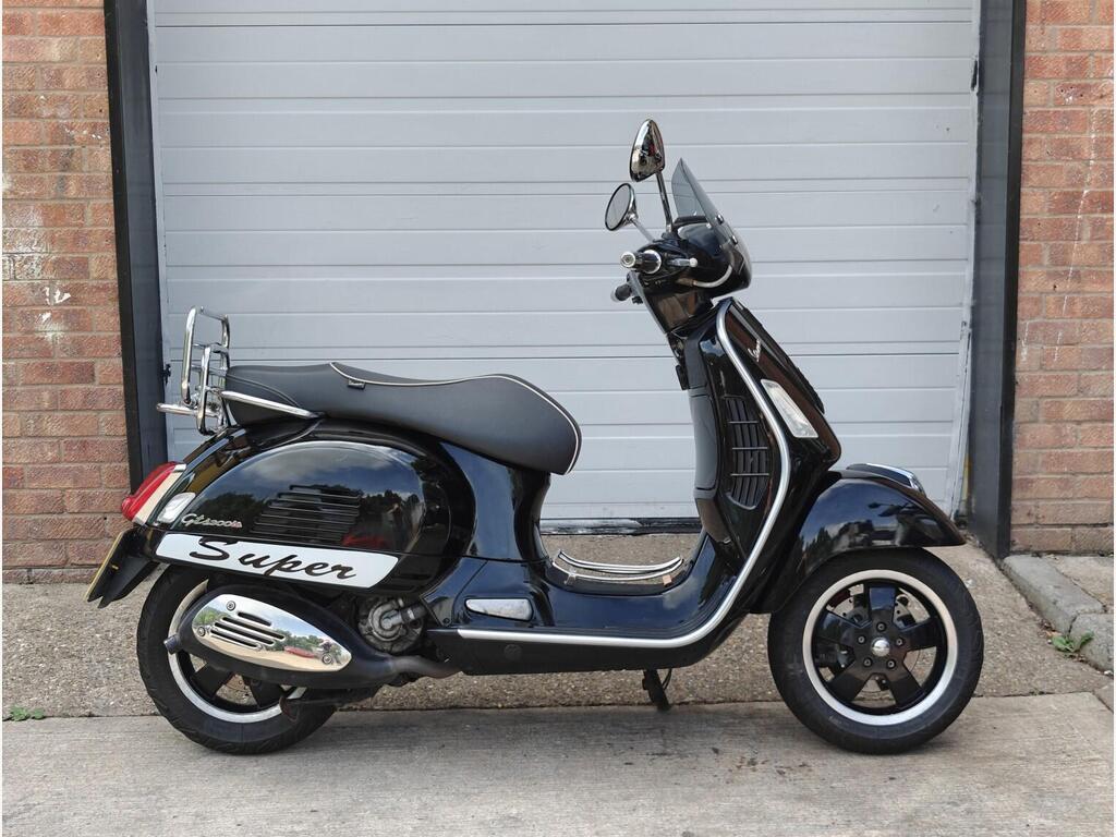 Piaggio Vespa GTS 300