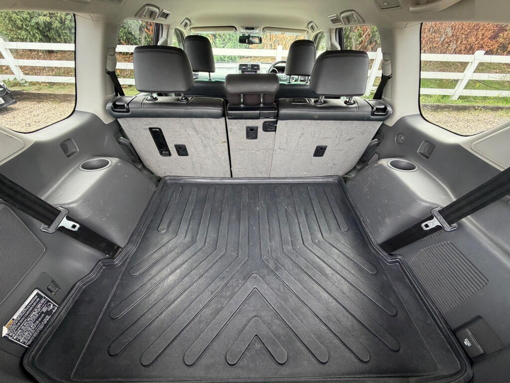 2010 Toyota Land Cruiser thumbnail 45