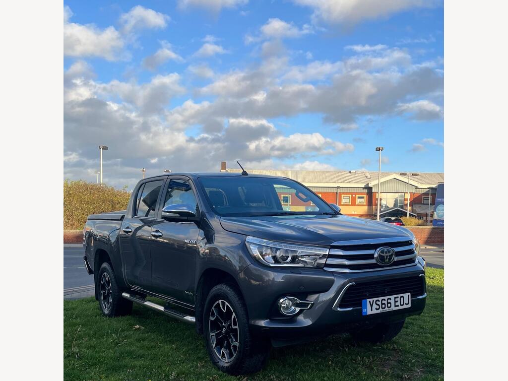 Toyota Hilux Pickup 2.4 D-4D Invincible X Auto 4WD Euro 6 4dr (TSS)