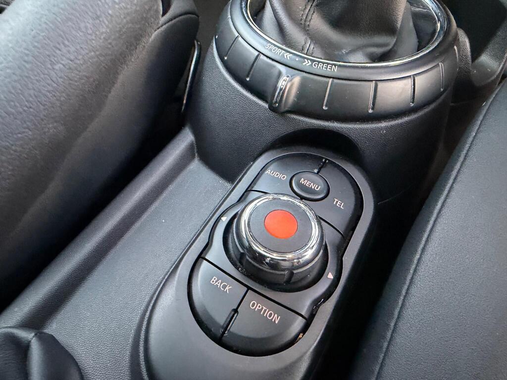 2015 MINI Hatch thumbnail 16