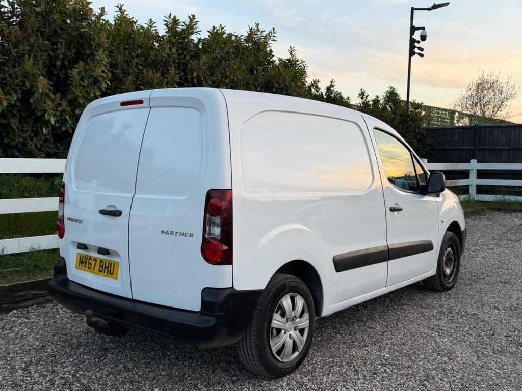 2017 Peugeot Partner thumbnail 14