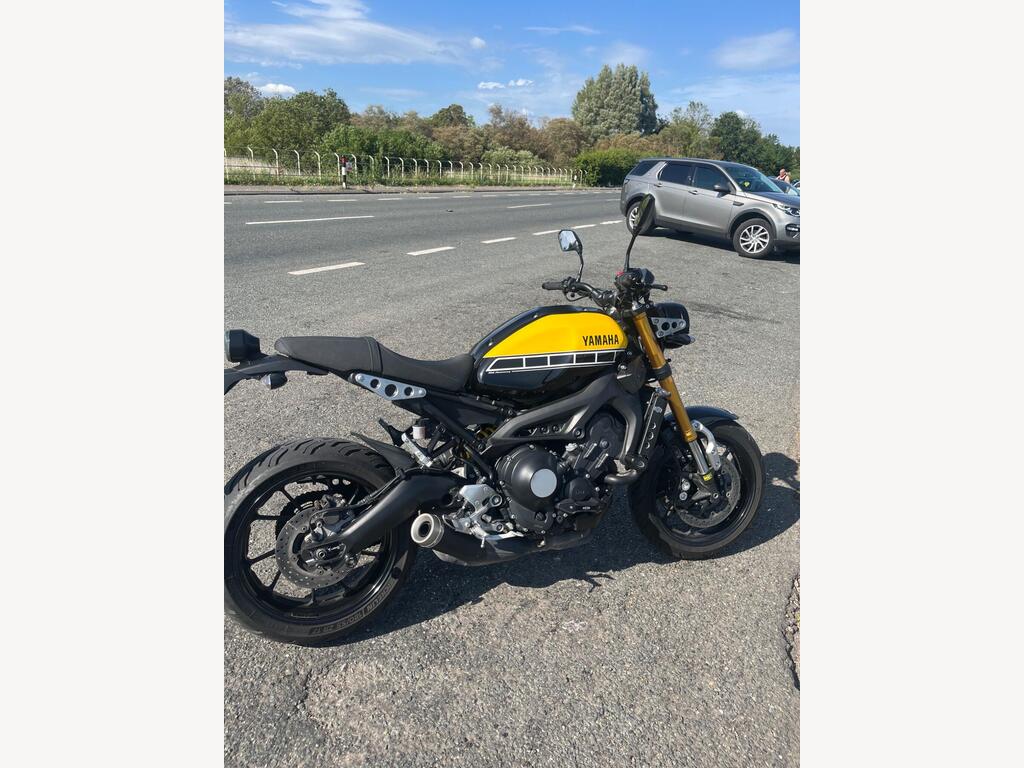 Yamaha XSR900