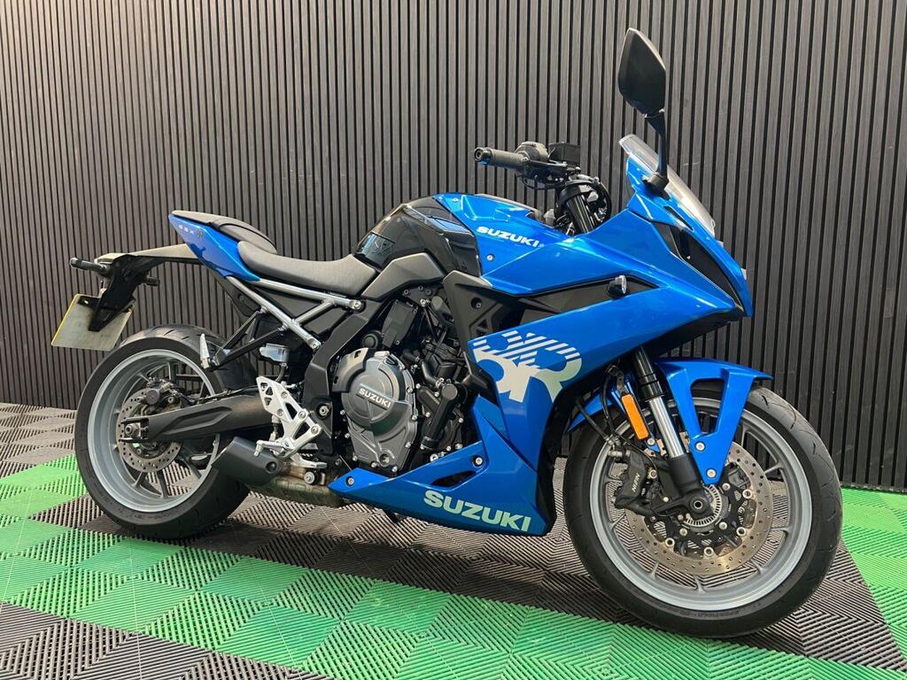 Suzuki GSX-8R