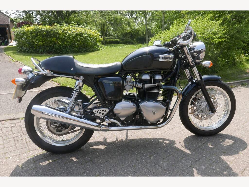 Triumph Thruxton 900