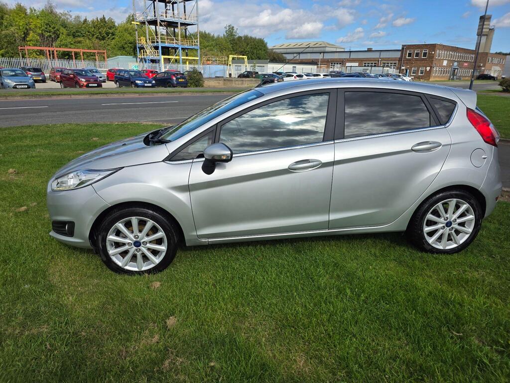 Ford Fiesta Hatchback 1.0T EcoBoost Titanium Powershift Euro 6 5dr