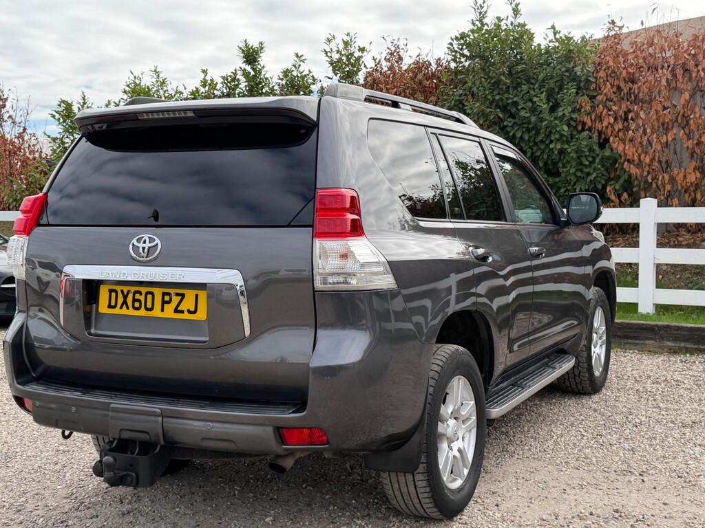 2010 Toyota Land Cruiser thumbnail 14