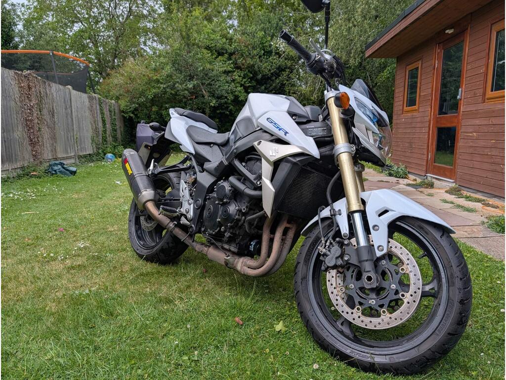 Suzuki GSR750