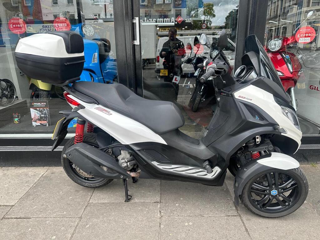 Piaggio MP3 300