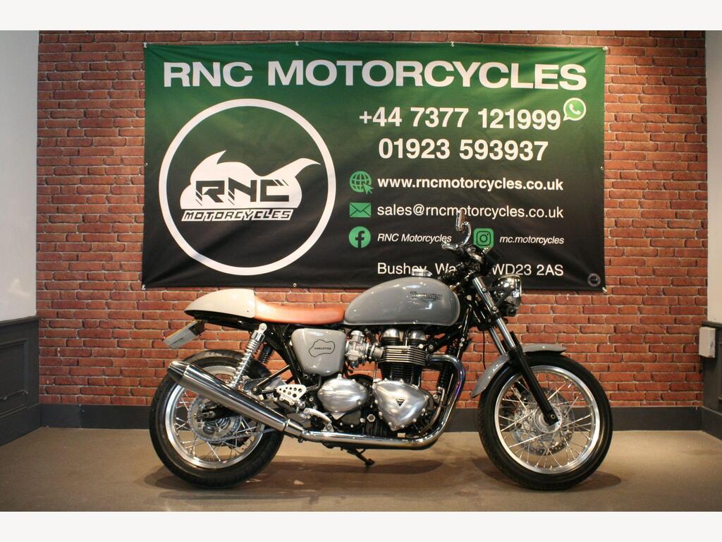 Triumph Thruxton 900