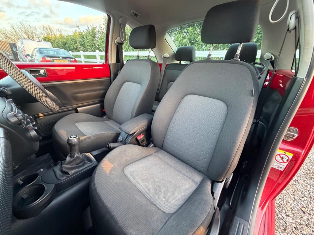 2010 Volkswagen Beetle thumbnail 25