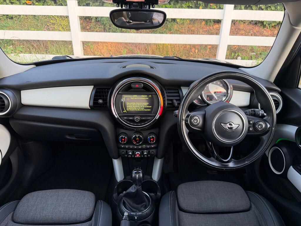 2015 MINI Hatch thumbnail 2