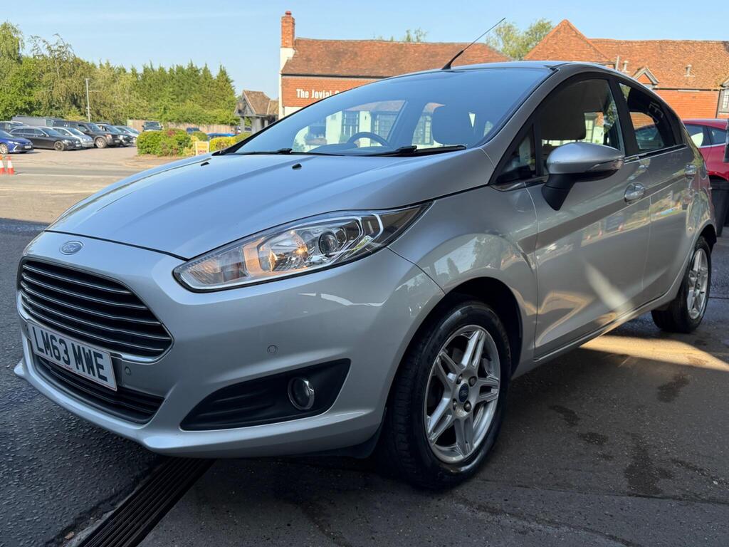 Ford Fiesta Hatchback 1.0 Zetec Euro 5 (s/s) 5dr