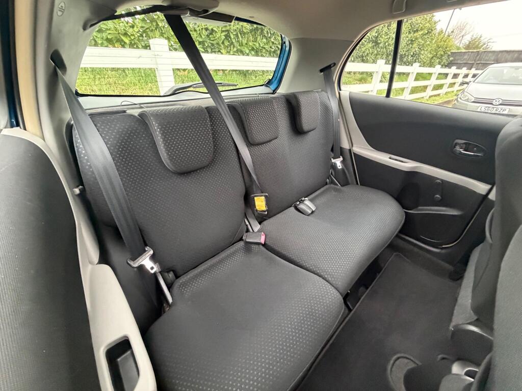 2010 Toyota Yaris thumbnail 26