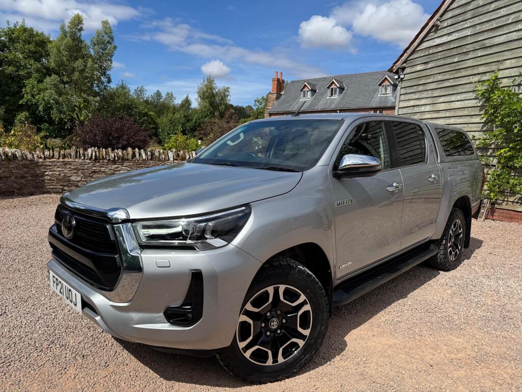Toyota Hilux Pickup 2.4 D-4D Invincible 4WD Euro 6 (s/s) 4dr