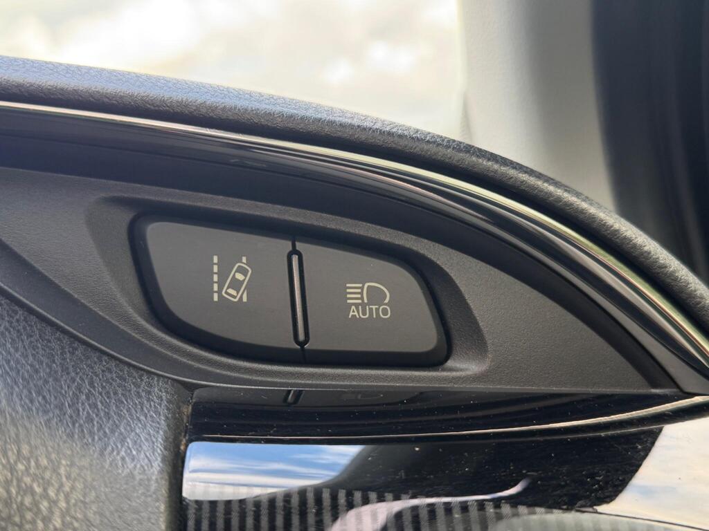 2017 Toyota Yaris thumbnail 24