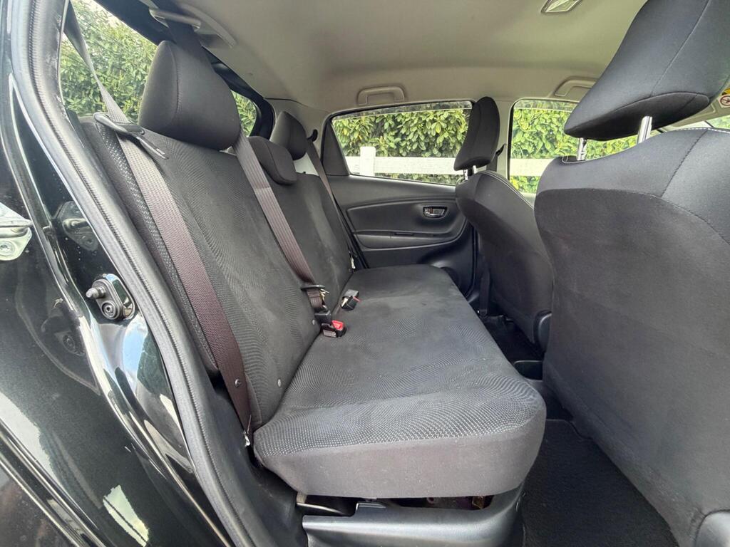 2017 Toyota Yaris thumbnail 19