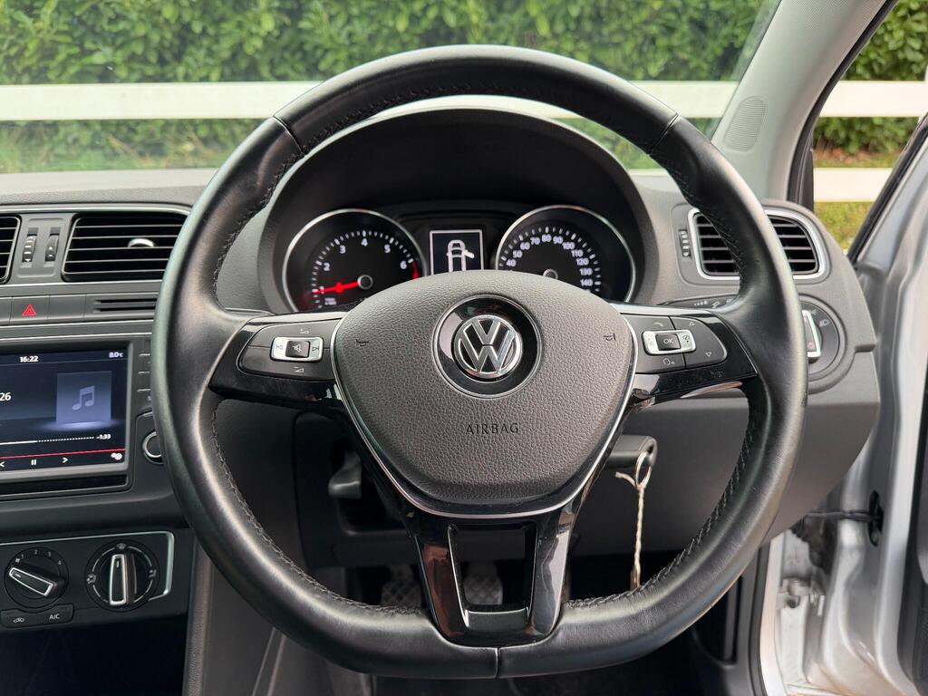 2015 Volkswagen Polo thumbnail 33