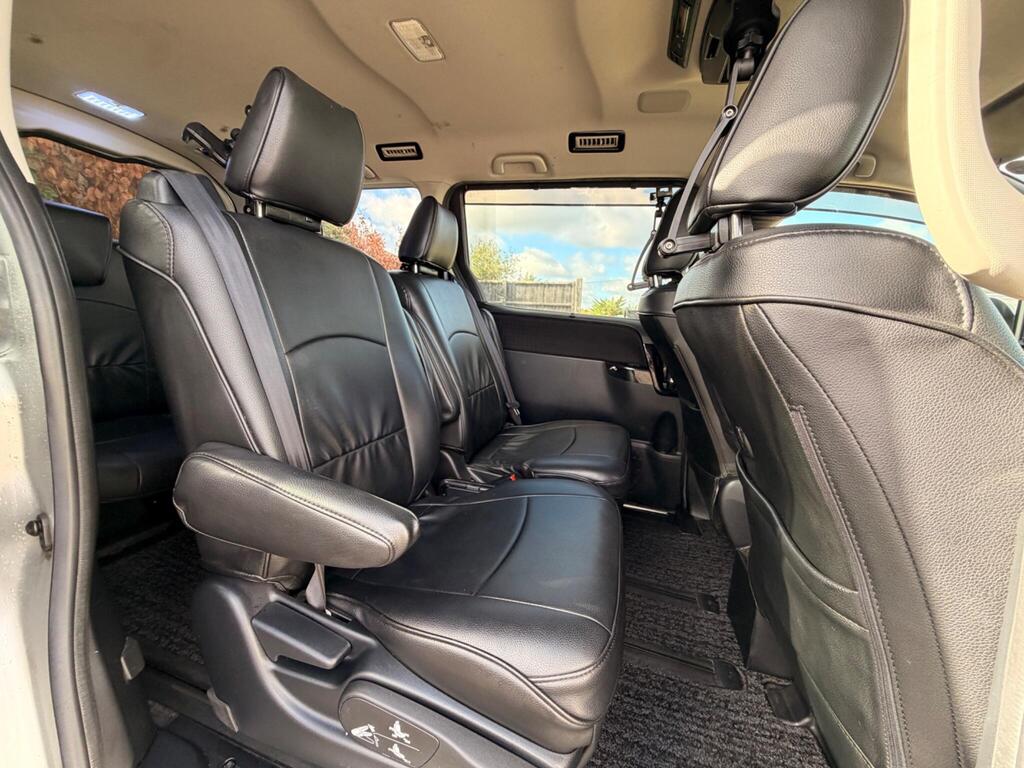 2014 Toyota Voxy thumbnail 36
