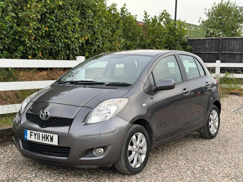 2011 Toyota Yaris thumbnail 6