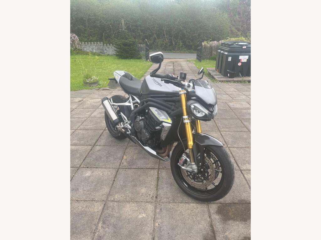 Triumph Speed Triple 1200