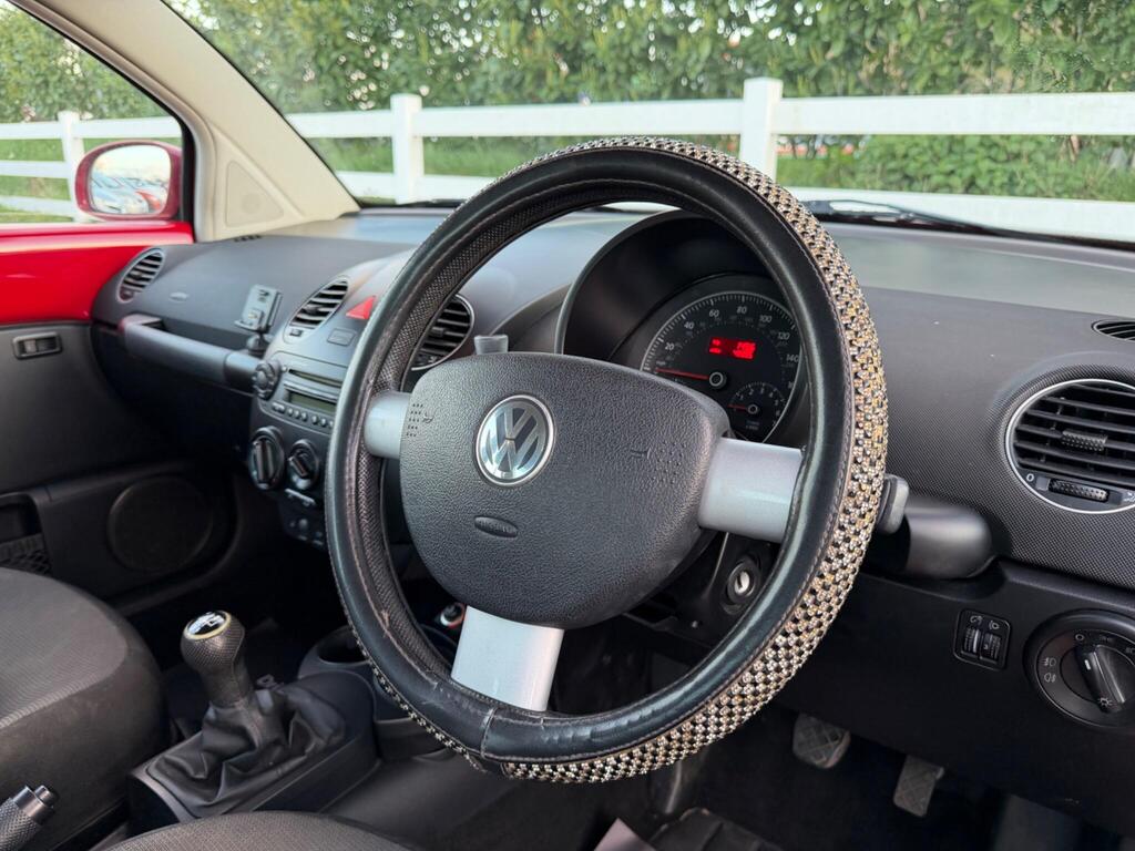 2010 Volkswagen Beetle thumbnail 22