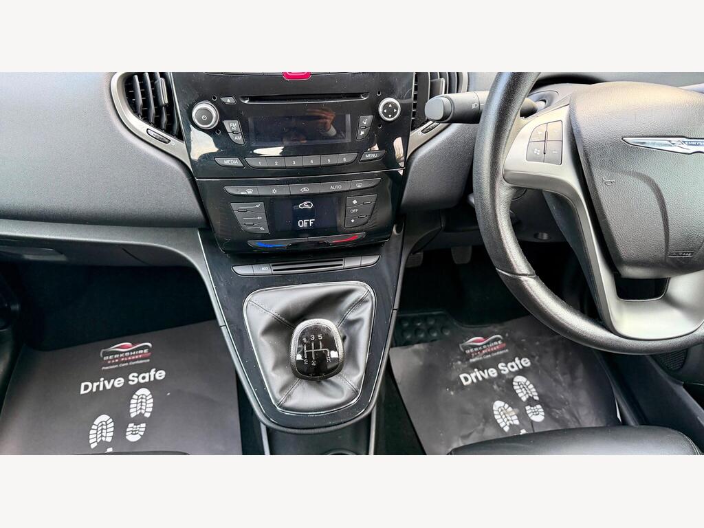 2013 Chrysler Ypsilon thumbnail 14