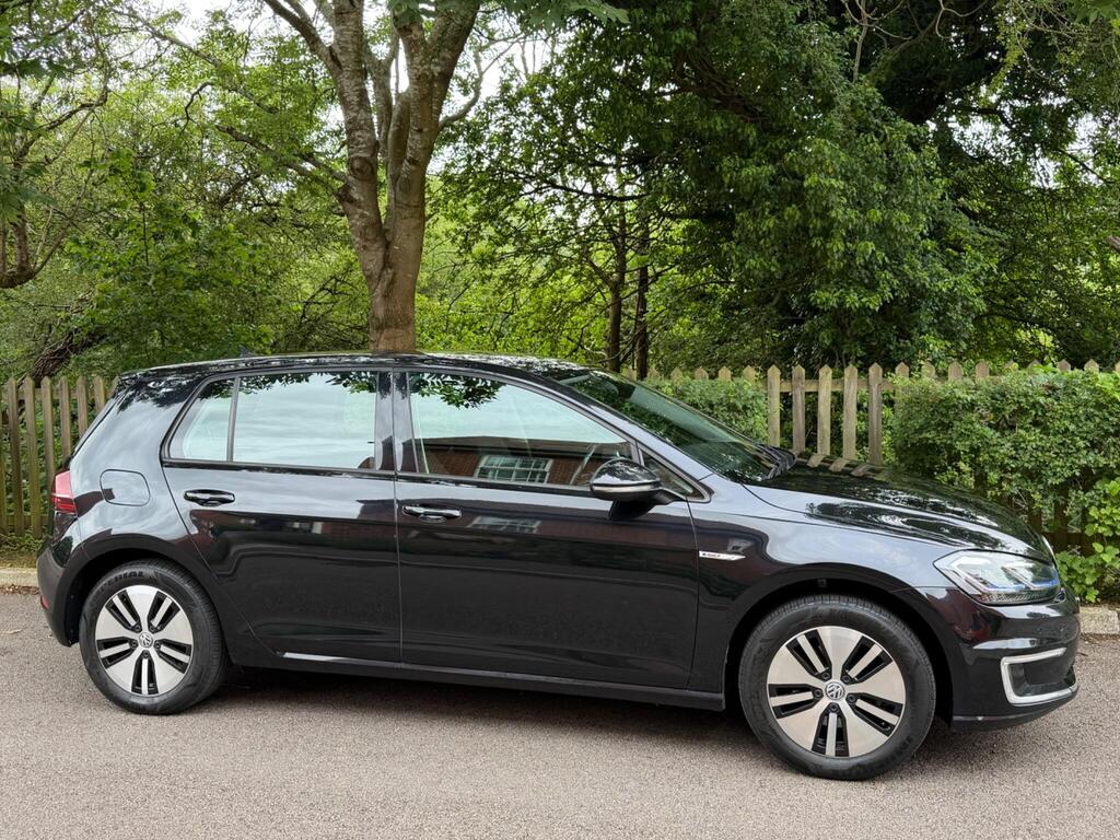 Volkswagen e-Golf Hatchback 35.8kWh e-Golf Auto 5dr