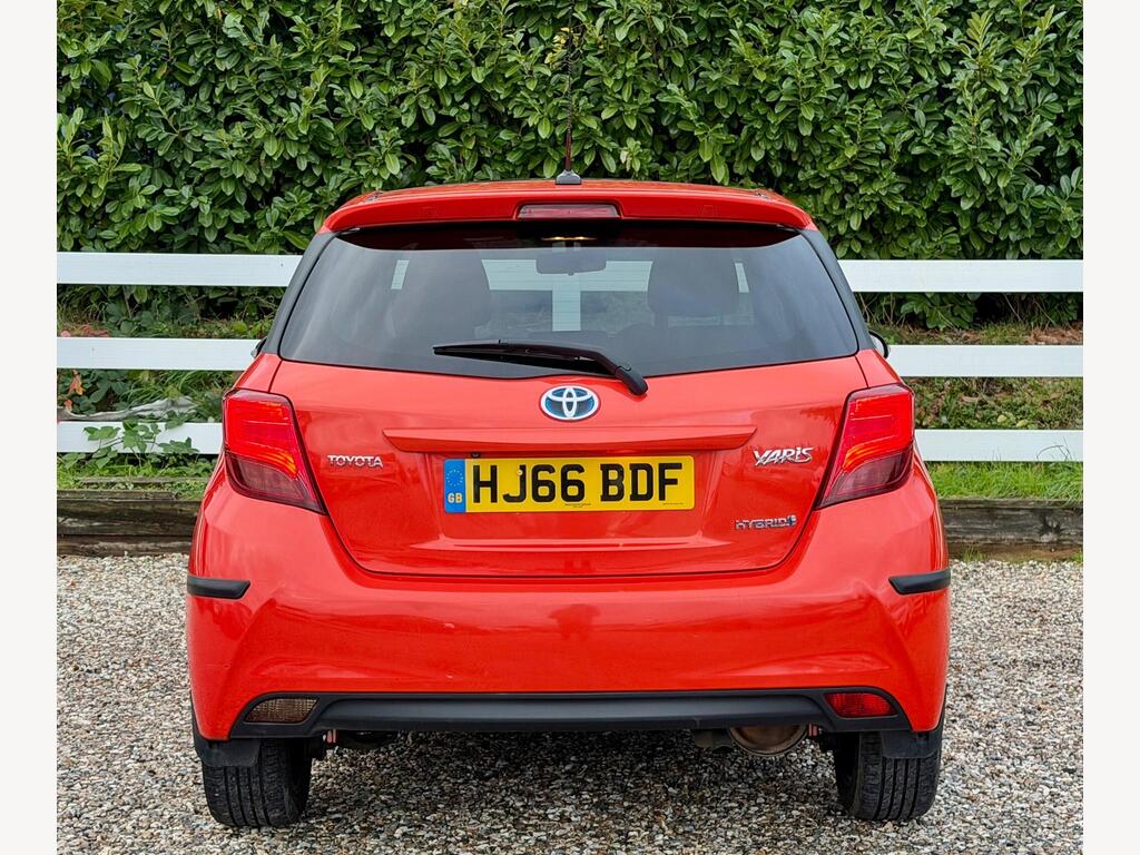 Toyota Yaris 1.5 VVT-h Orange Edition E-CVT Euro 6 5dr thumbnail 3