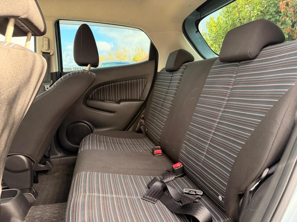 2011 Mazda Mazda2 thumbnail 25