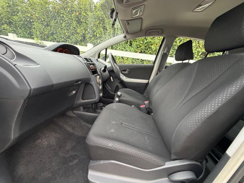 2011 Toyota Yaris thumbnail 26