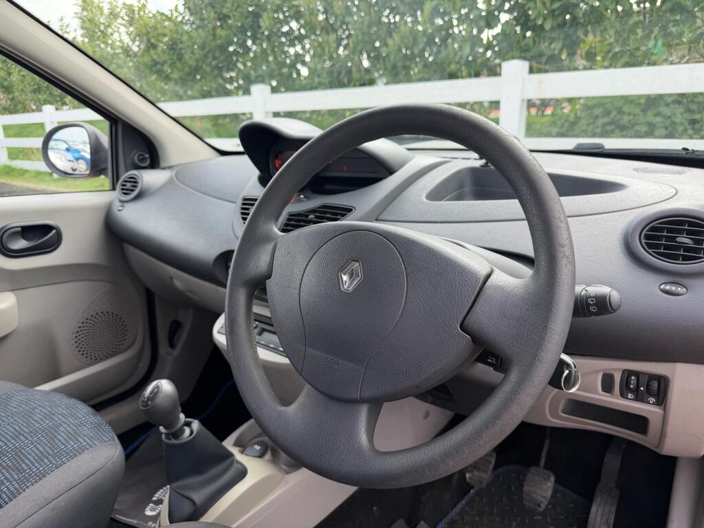 2010 Renault Twingo thumbnail 28