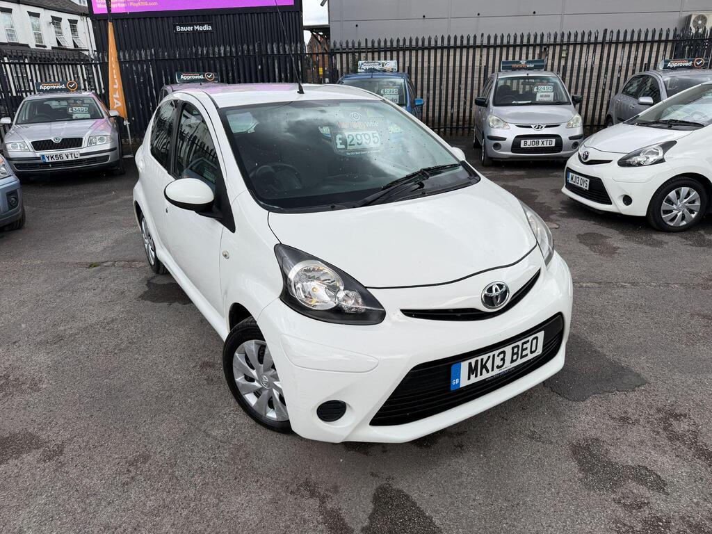 Toyota AYGO Hatchback 1.0 VVT-i Move Euro 5 5dr