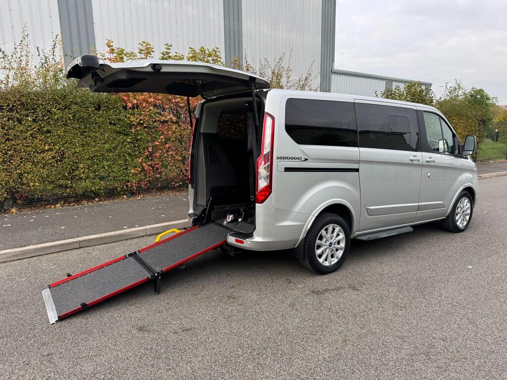 Ford Tourneo Custom Minibus 2.0 320 EcoBlue Titanium Auto L1 Euro 6 (s/s) 5dr