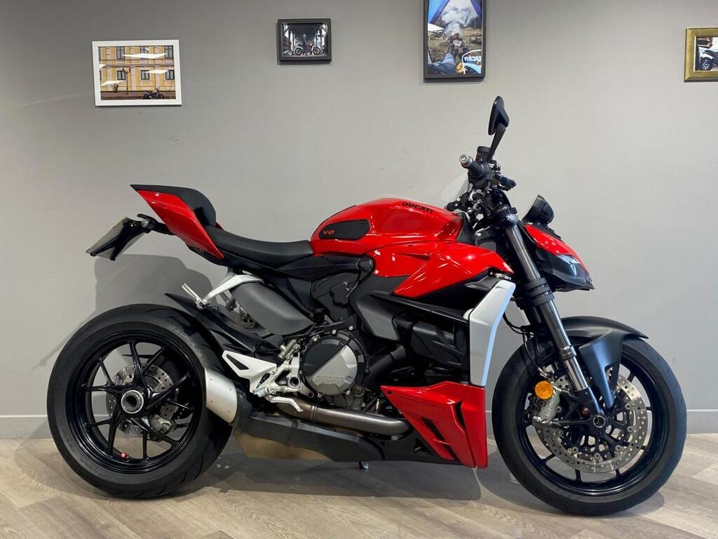 Ducati Streetfighter V2