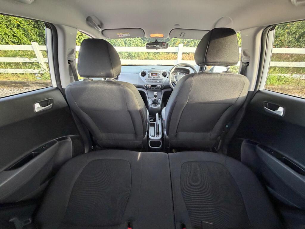 2017 Hyundai i10 thumbnail 18
