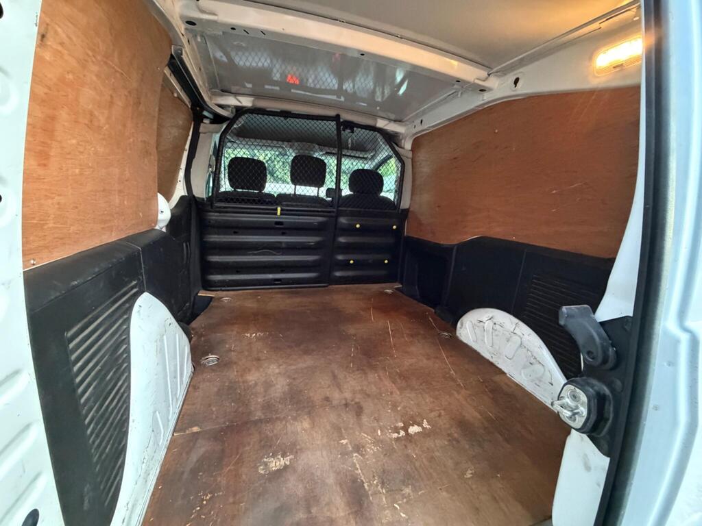 2017 Peugeot Partner thumbnail 24