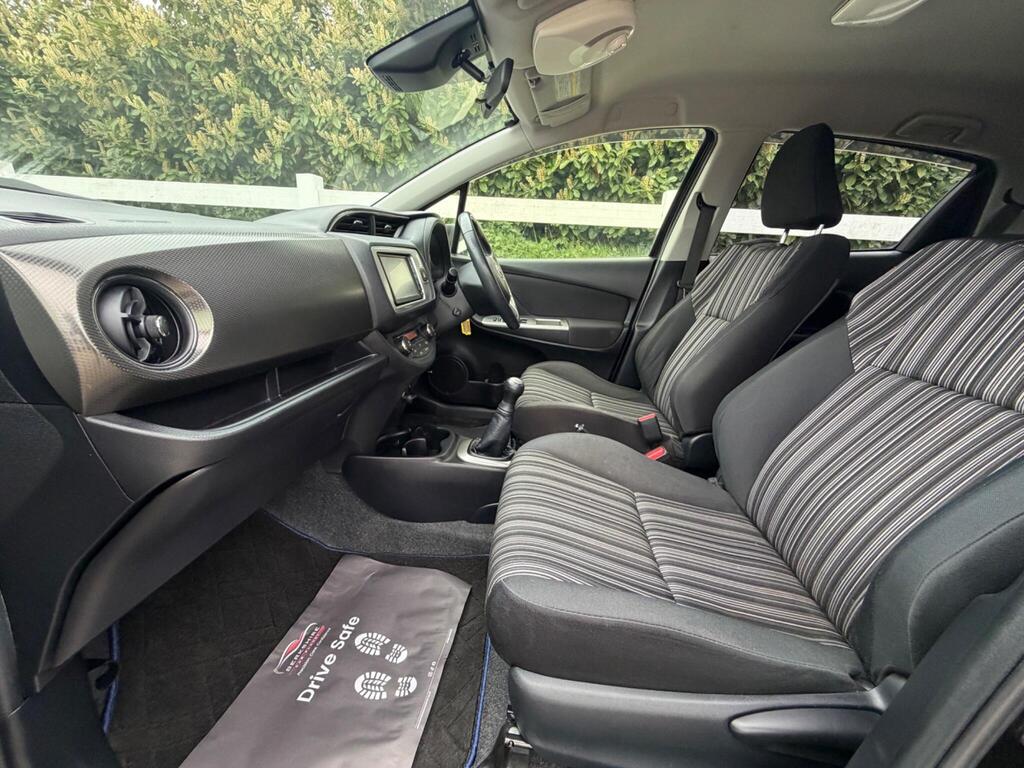 2016 Toyota Yaris thumbnail 30