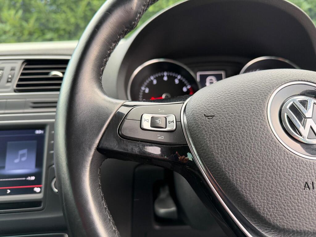 2015 Volkswagen Polo thumbnail 27