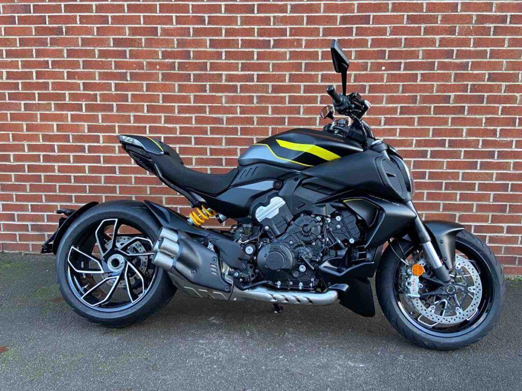 Ducati Diavel V4