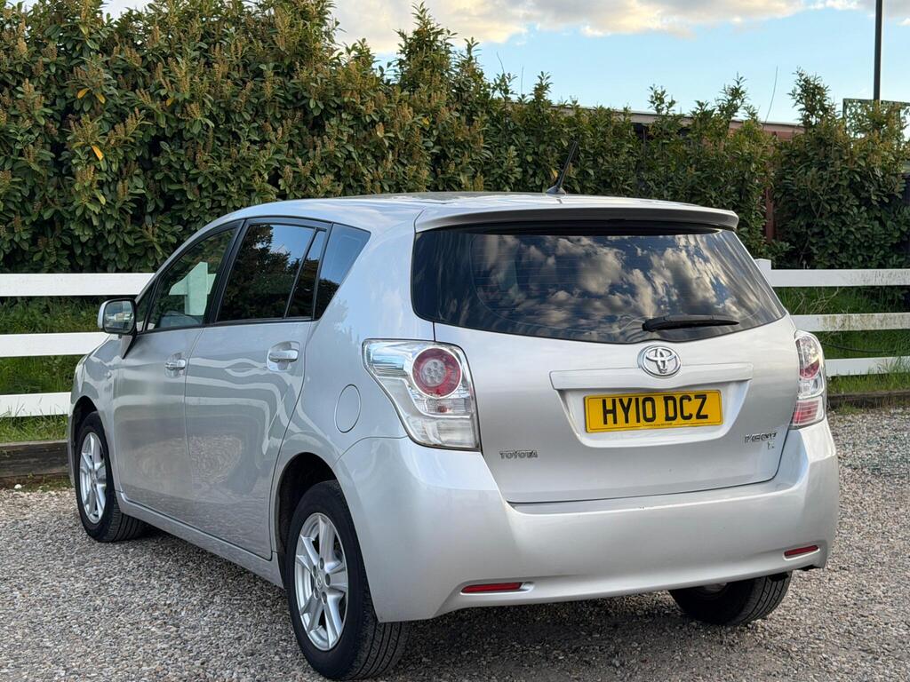 2010 Toyota Verso thumbnail 8