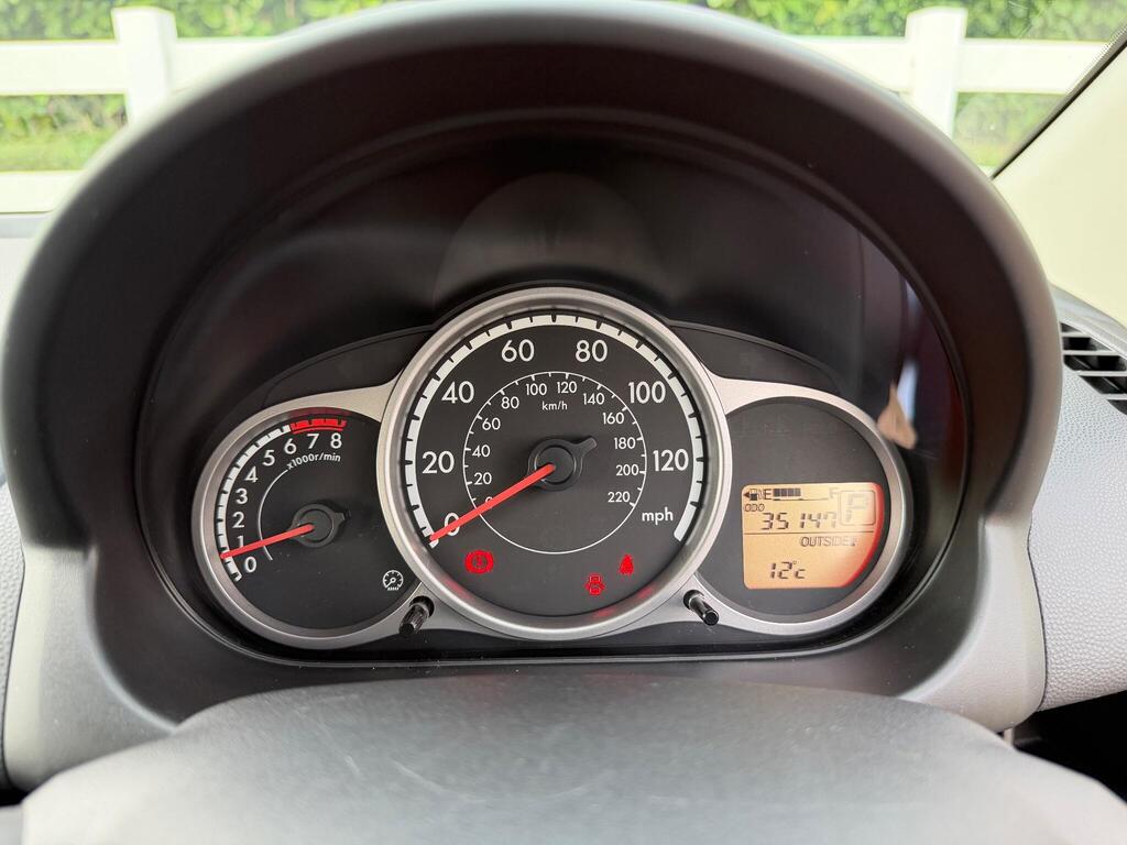 2012 Mazda Mazda2 thumbnail 25